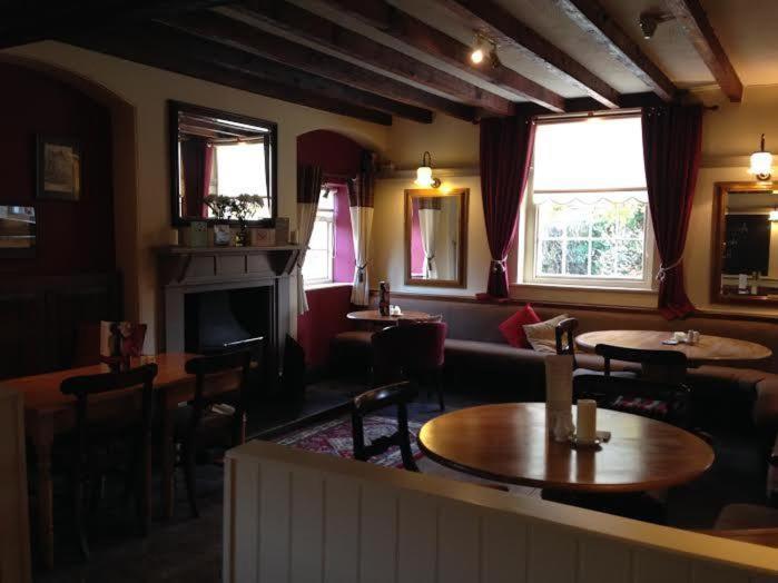 Hanmer Arms ภายนอก รูปภาพ
