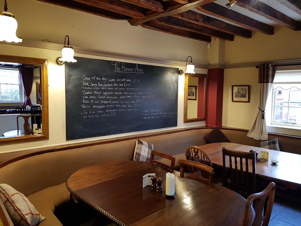 Hanmer Arms ภายนอก รูปภาพ